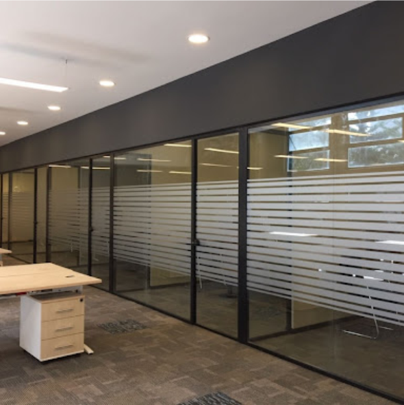 iç mekan cam kumlama folyosu